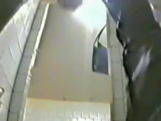P0 voyeur oculto cámara observando niñas pipí en rusa universidad lavabo