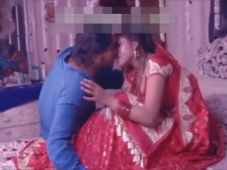 Індійська дезі пара на їх перший ніч секс кліп - просто одружена пухка краля