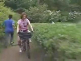 Japoneze lassie masturbated ndërsa kalërim një specially modified i rritur video bike!