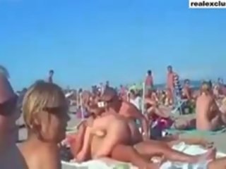 Público nua praia troca de casais adulto clipe em verão 2015