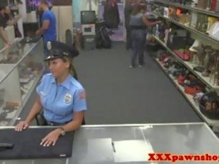 Echt pawnshop sex video mit bigass polizist im uniform