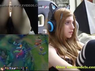 Gamergirl 播放 league 的 传说