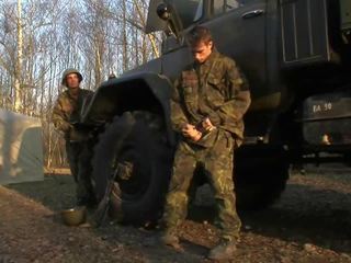 Militar homens a foder o a maioria soberbo schlong