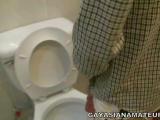 Aziāti urinēt zēns