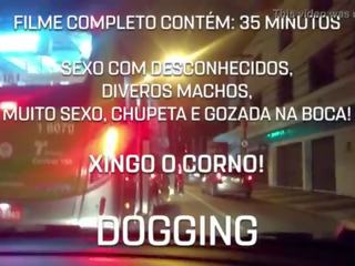 Corno levando a esposa cristina cris em seu primeiro prenasledovať na mirante da lapa para ser abusada por desconhecidos, xinga o corno, chupa, e engole leitinho