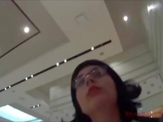 Jemagat öňünde gutarmak walk at the mall!