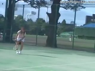 Asiatico tennis corte pubblico sesso clip