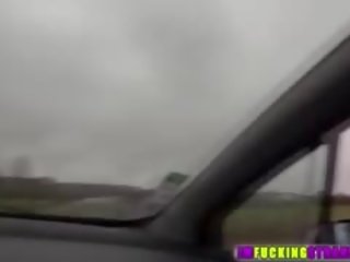Franska rödhårig hitchhiker nikita belluci blir körd av killen