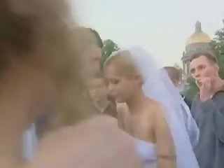 Cô dâu trong công khai quái ngay tức thì afterwards đám cưới