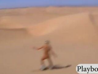 Badass playmates sandboarding και fishing ενώ όλα γυμνός