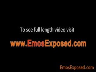 Homo emo pokaz jego duży peter w selfshot przez emosexposed