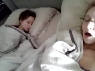 Genit besar payudara remaja lassie risiko merancap berikutnya untuk tidur sis di kamera - fuckcam69.com