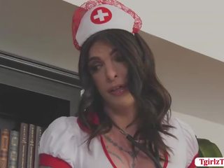 Tattooed infermiere transvestit chelsea marie misionare anale seks