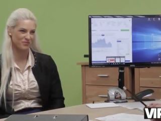 Vip4k&period; opalone ciastko passes brudne seks wideo odlew w the loan biuro