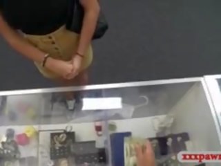 Rinnakas kolledž lassie perses juures a pawnshop kuni teenima lisatasu raha