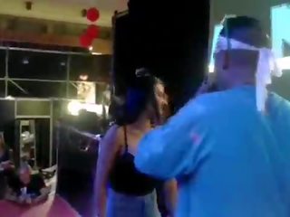 Cantante de klubas šokinėti follandose a la bailarina&period;