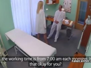 Medicinska sestra fukanje intern pri bolnišnica