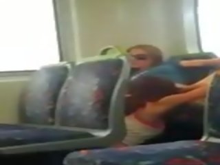 Desiring lesbiennes sur la autobus
