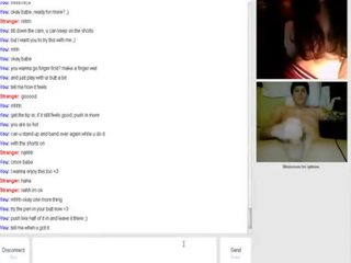 Sexually aroused omegle camgirl blir våt på stor axel