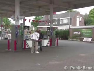 Sehr schwanger mademoiselle öffentlich dreier bei ein gas station