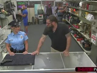 Erotično policija ženska želi da pawn ji weapon in konci up zajebal s shawn