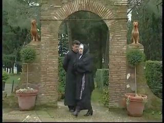 Proibido adulto vídeo em o convent entre lésbica freiras e porcas monks