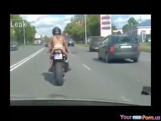 עירום ב motorcycle