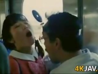 Darling makakakuha ng apuhapin sa a tren