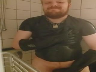 Rubbercub wanking i dusch