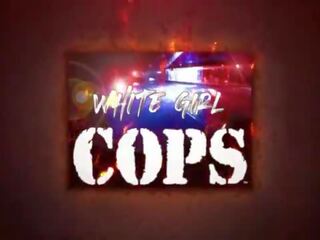 Joder la policía - enana rubia blanca joven mujer cops raid local stash casa y seize custody de grande negra johnson para follando