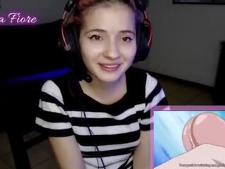 18yo youtuber devine desfrânat uitandu-se hentai în timpul the curent și masturbates - emma fiore