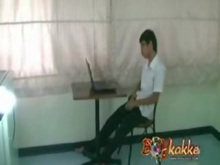 Thai geek nahuli sa a bakla pangangalaga ng bahay a trois