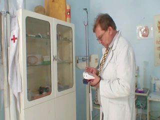 Nada Visits Her Gyno medico For full-blown Pussy Speculum Gyno Exam