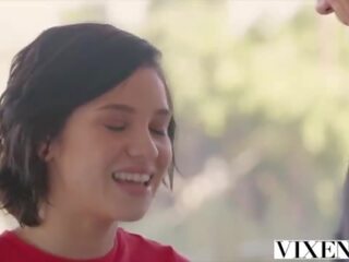 Vixen berkahwin pasangan seduces pengasuh