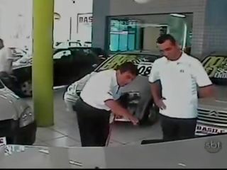 Debaixo da saia miúda carro a limpar câmera câmara escondido gostosa carro escondida limpando