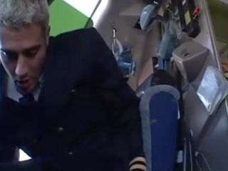 Трудно възрастен клипс с много exceptional stewardesses