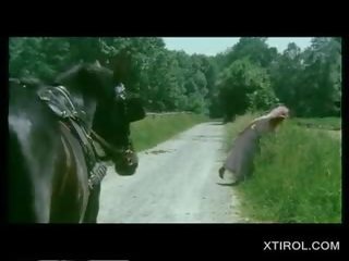 كلاسيكي شقراء عشيقة كس يمسح في ل carriage