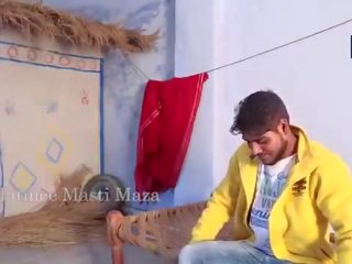 Bhaiya ne bhabhi ki blause utaar kae gand maari február 2017