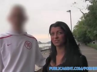 Publicagent comel si rambut coklat fucked dalam hotel sebagai beliau bf waits luar
