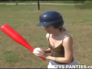 Nevinný 18yo násťročné hrať baseball vonku