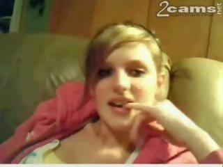 Remaja pada webcam fot yang pertama masa sedikit malu tetapi extraordinary