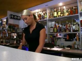 Amatur bartender seductress fucked dan jizzed